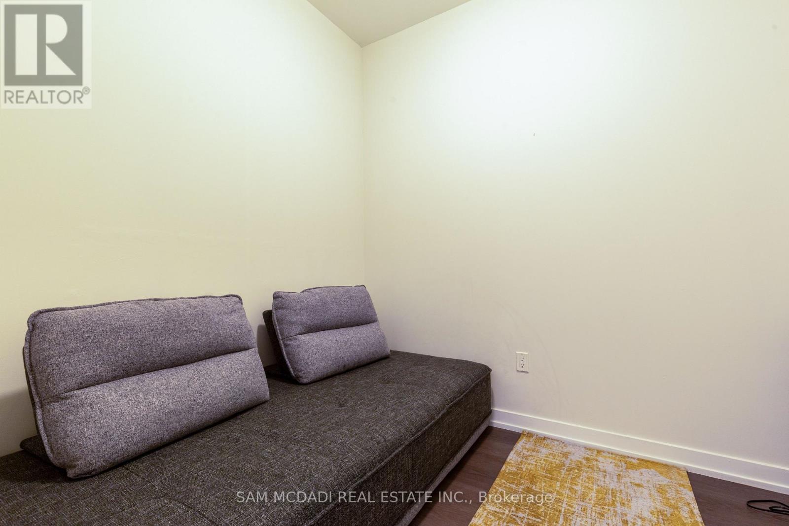 Photo 15 of 114 555 William Graham Drive, Aurora ON