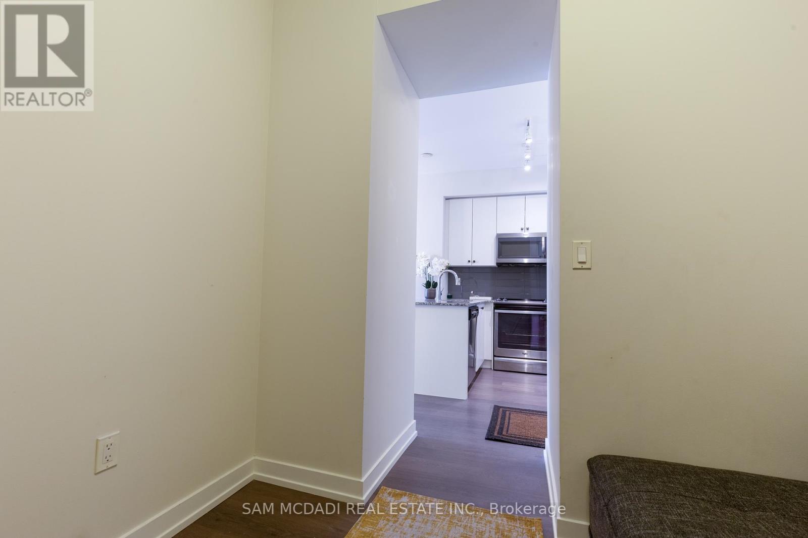 Photo 16 of 114 555 William Graham Drive, Aurora ON
