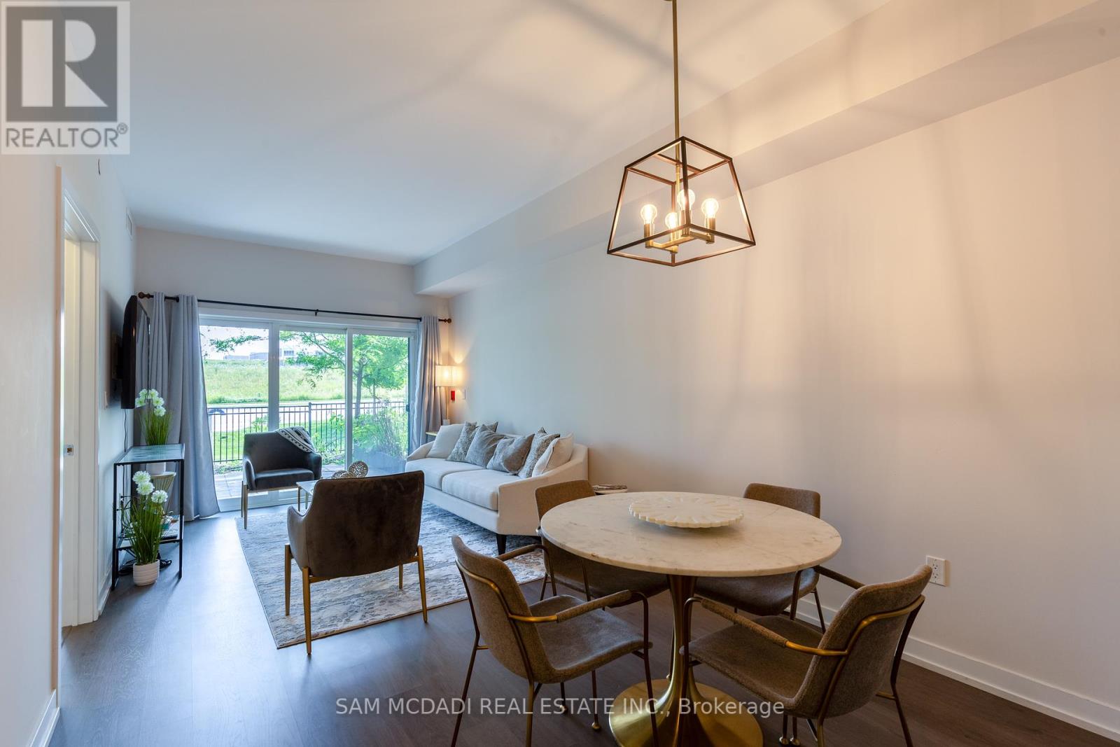 Photo 17 of 114 555 William Graham Drive, Aurora ON