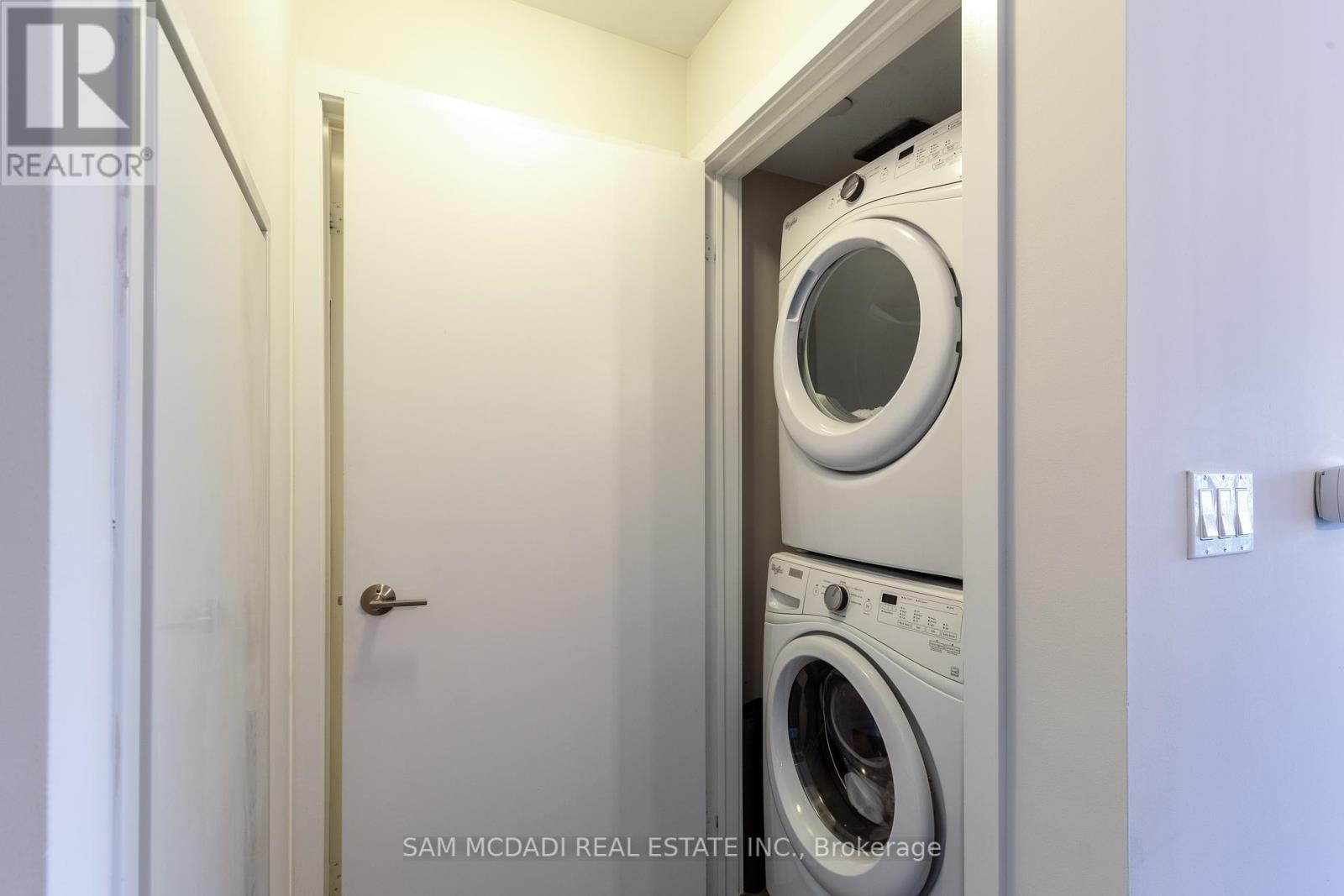 Photo 20 of 114 555 William Graham Drive, Aurora ON
