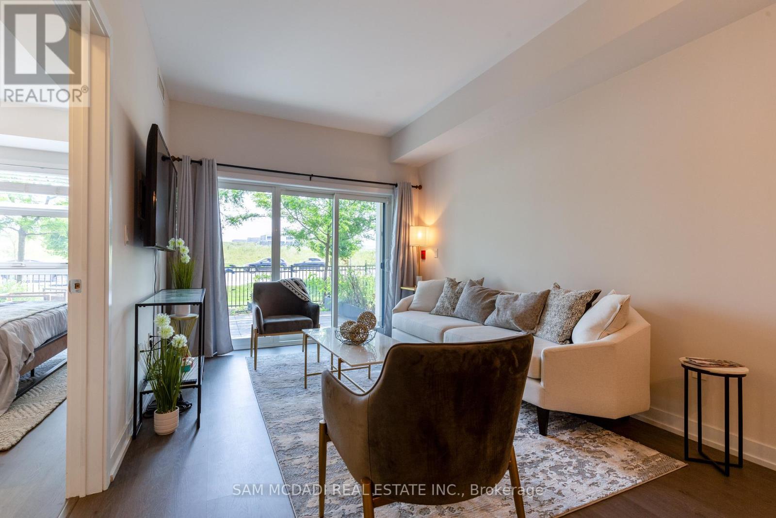 Photo 22 of 114 555 William Graham Drive, Aurora ON
