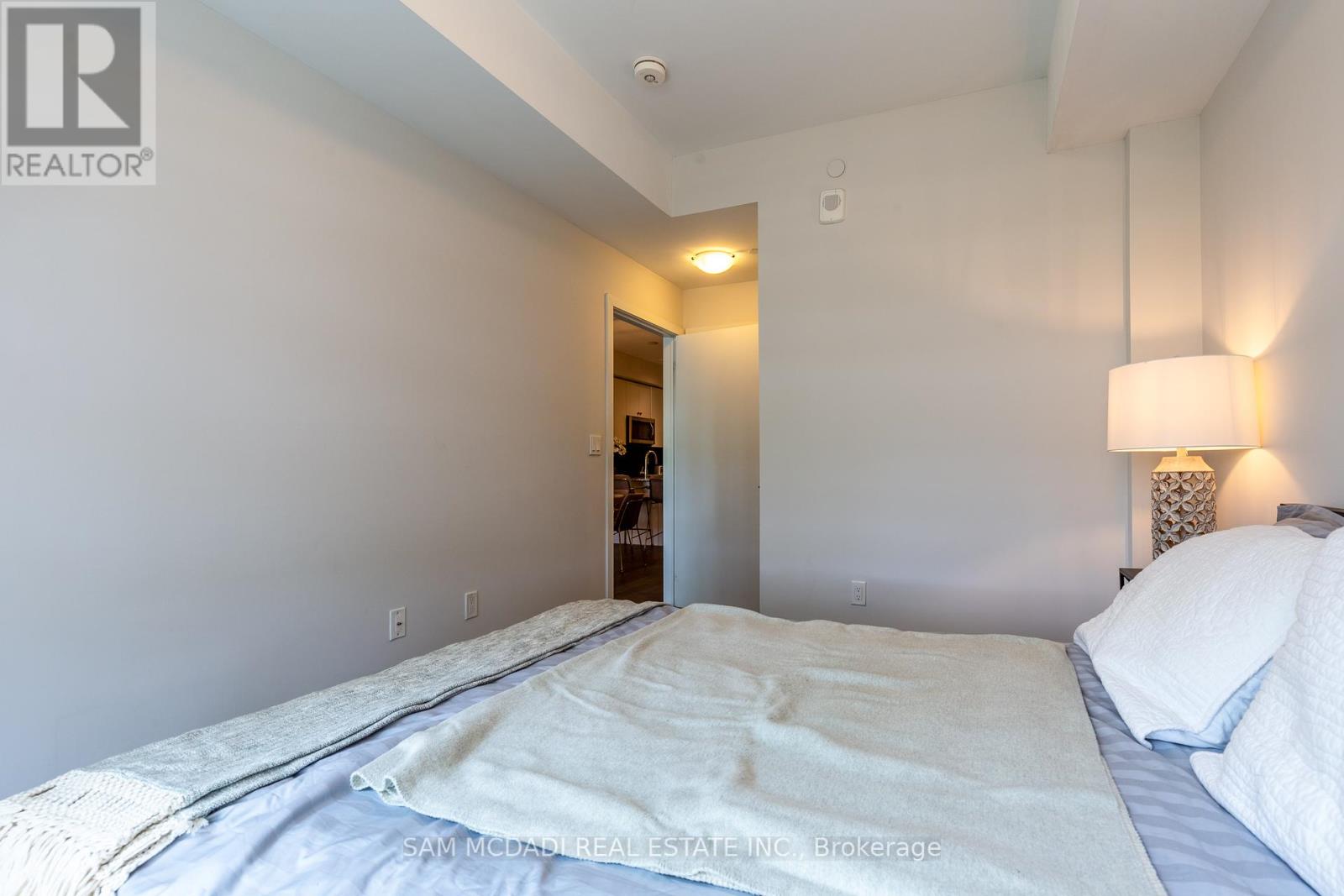 Photo 27 of 114 555 William Graham Drive, Aurora ON