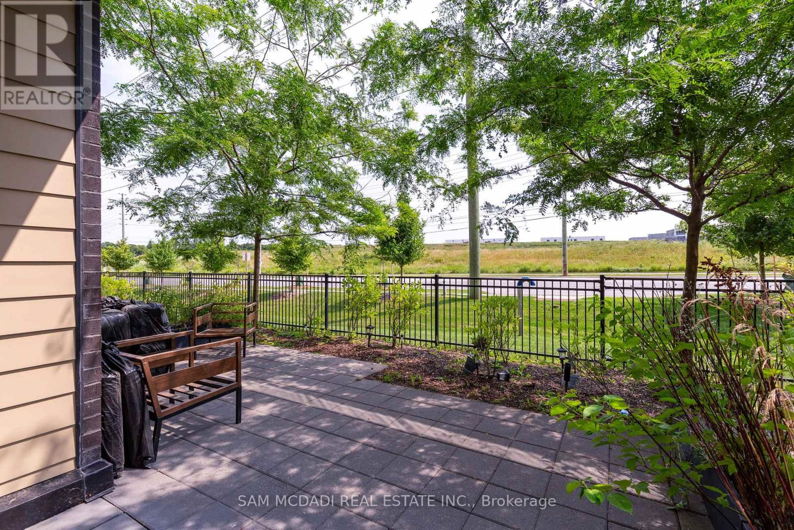 Photo 29 of 114 555 William Graham Drive, Aurora ON