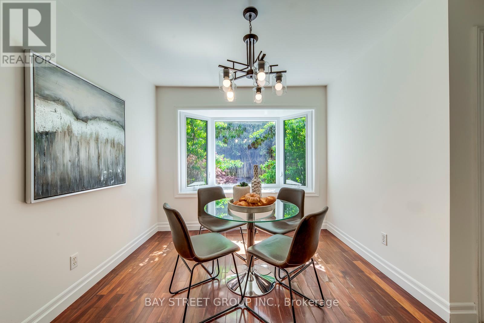 Photo 21 of 130 All Saints Crescent, Oakville ON