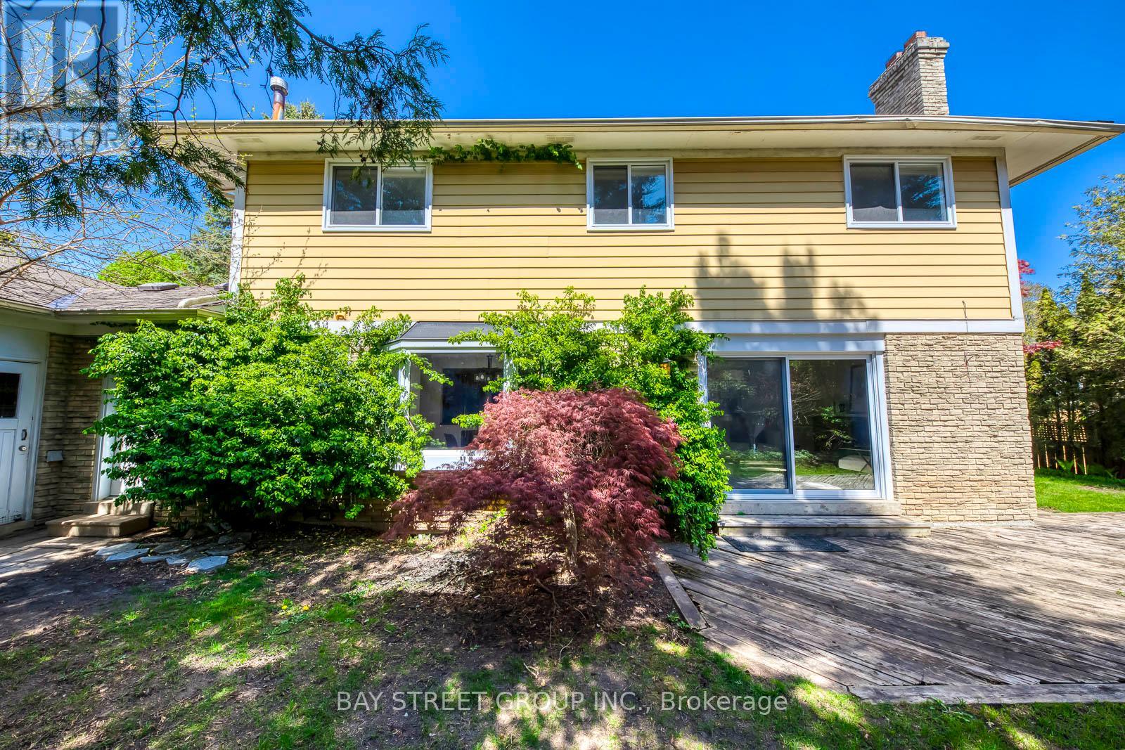 Photo 49 of 130 All Saints Crescent, Oakville ON