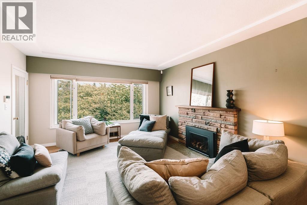 Photo 2 of 440 E 34th Avenue, Vancouver BC