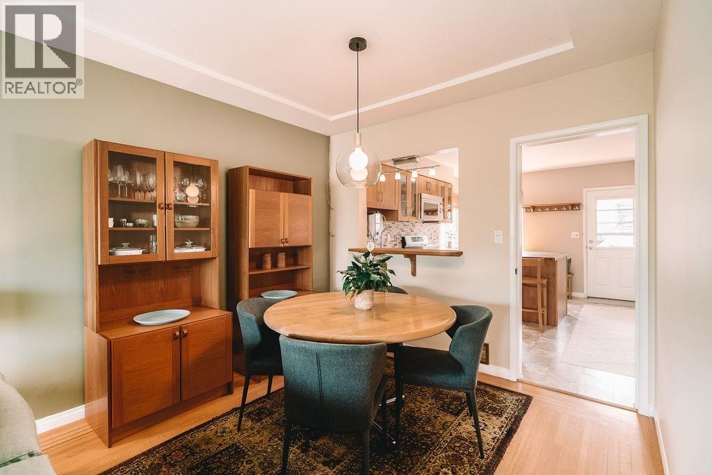 Photo 4 of 440 E 34th Avenue, Vancouver BC