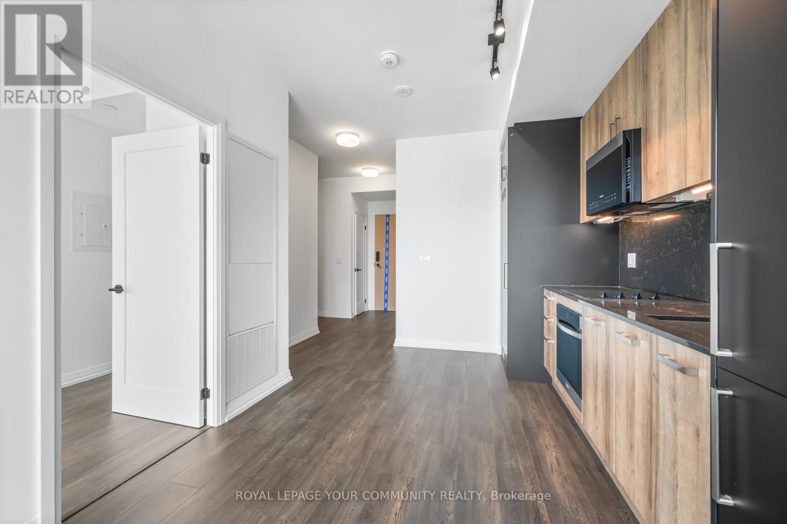 Photo 10 of 2708 280 Dundas Street W, Toronto ON