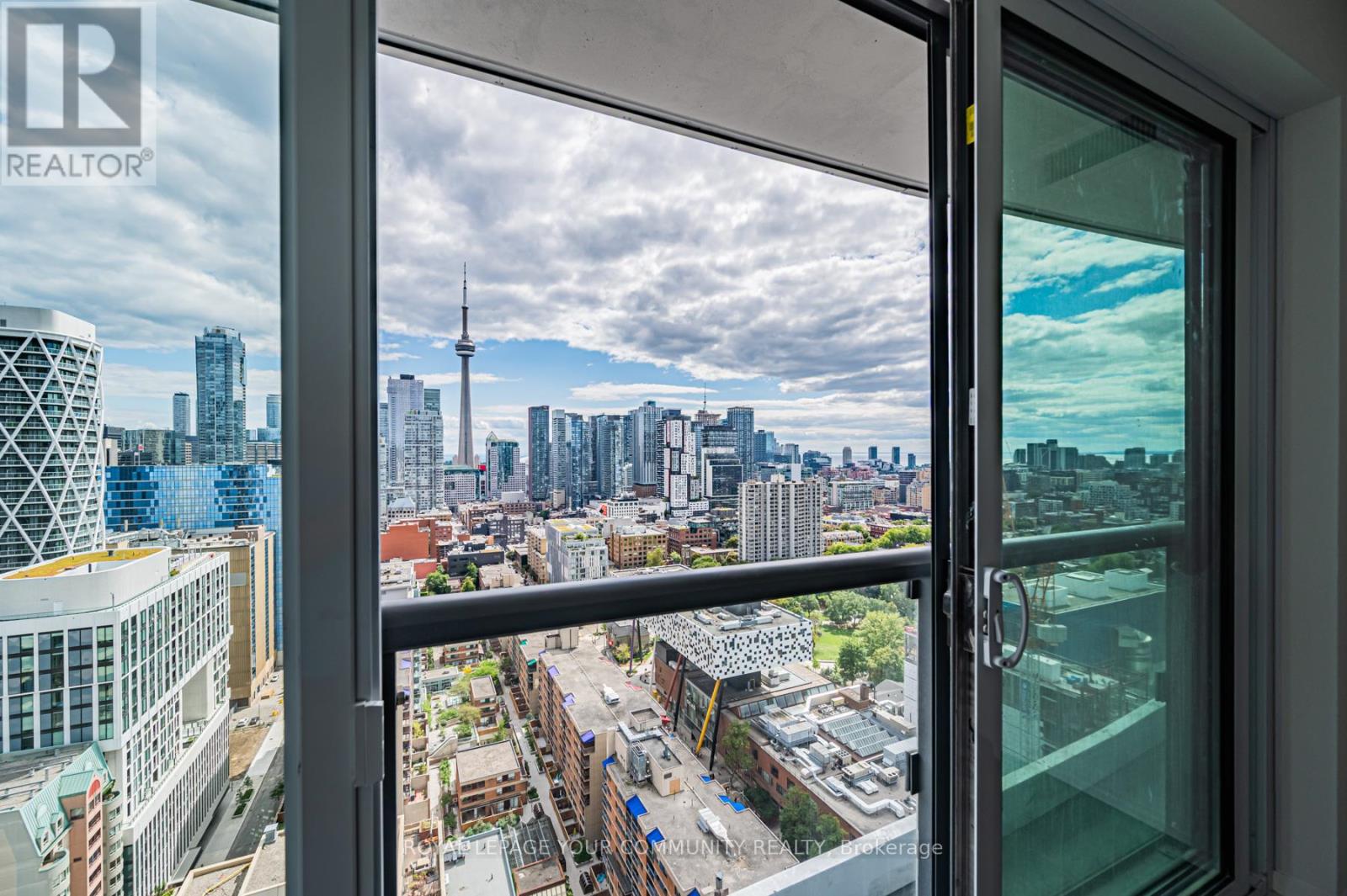 Photo 11 of 2708 280 Dundas Street W, Toronto ON