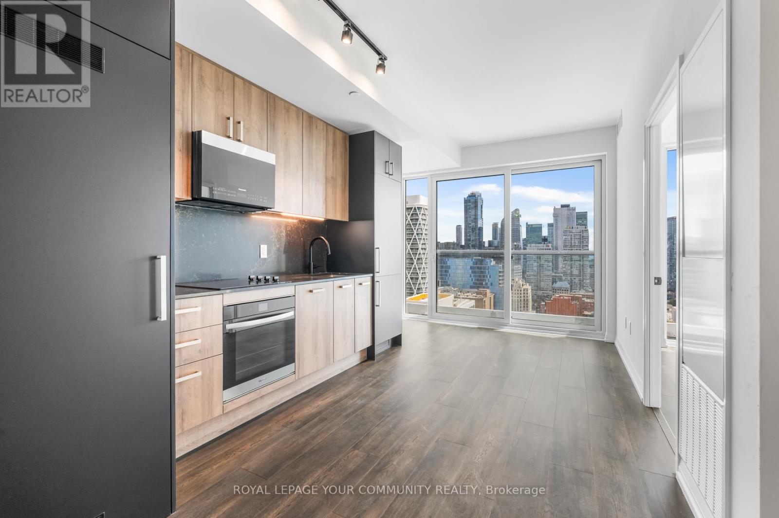 Photo 2 of 2708 280 Dundas Street W, Toronto ON