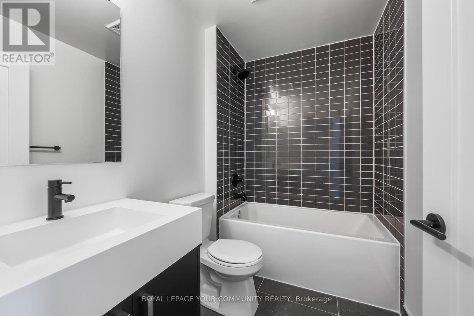 Photo 22 of 2708 280 Dundas Street W, Toronto ON