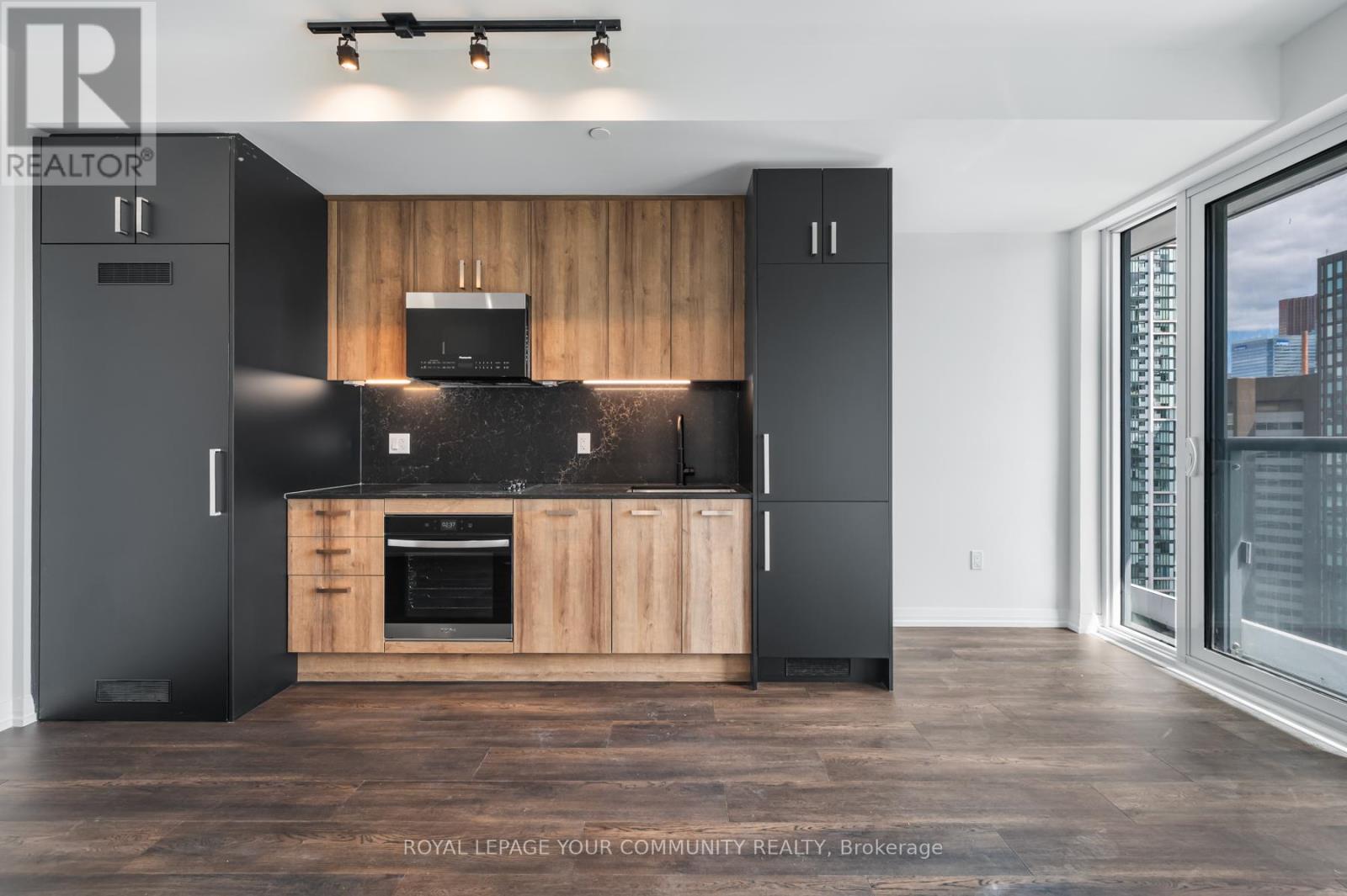 Photo 3 of 2708 280 Dundas Street W, Toronto ON