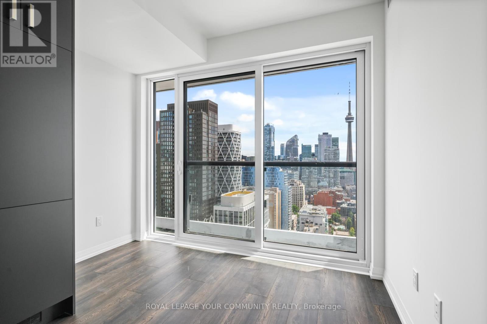 Photo 6 of 2708 280 Dundas Street W, Toronto ON