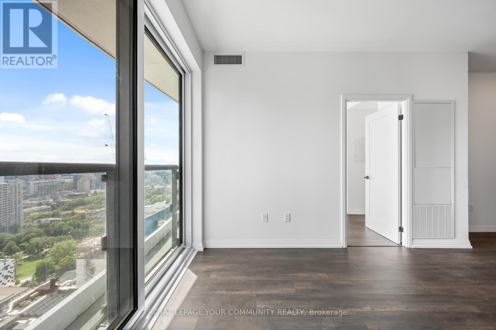 Photo 8 of 2708 280 Dundas Street W, Toronto ON
