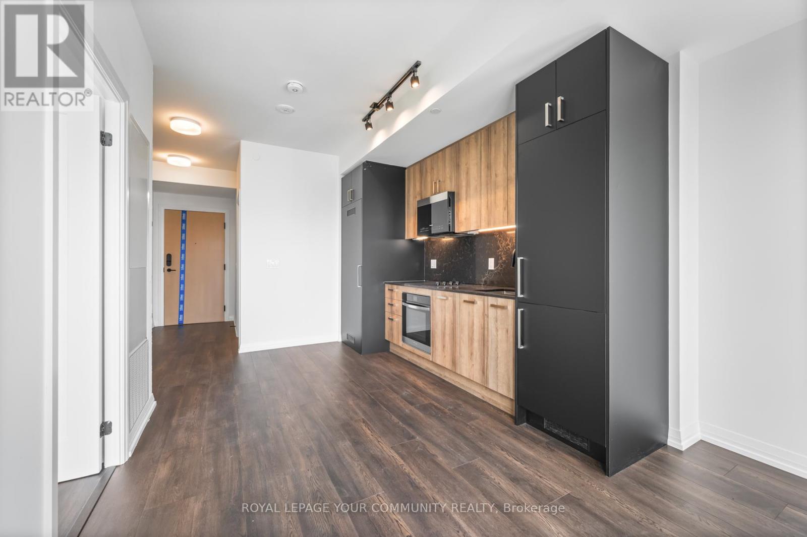 Photo 9 of 2708 280 Dundas Street W, Toronto ON