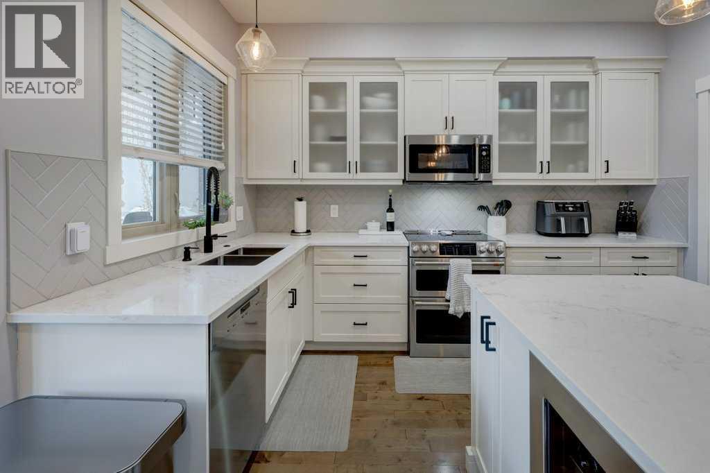 Photo 10 of 1138 Coopers Drive Sw, Airdrie AB
