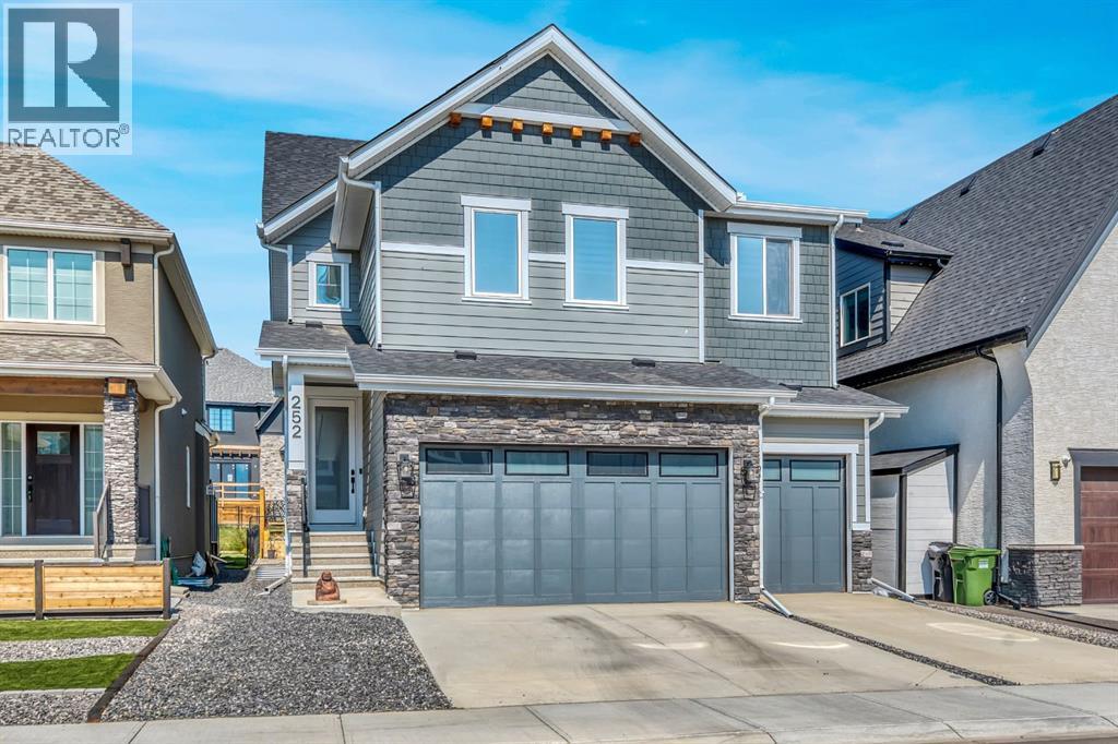Photo 1 of 252 Marina Grove Se, Calgary AB
