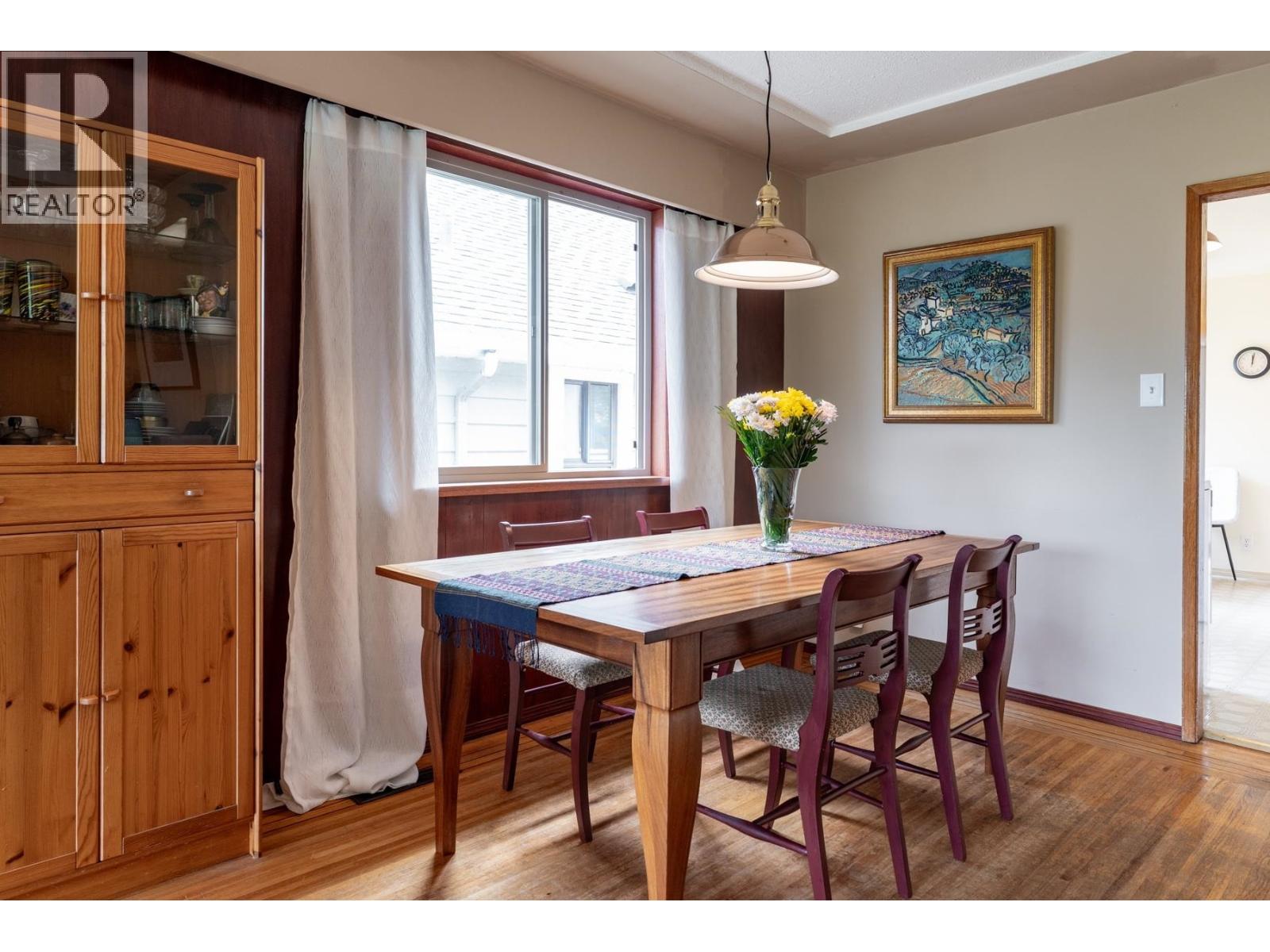 Photo 8 of 4362 Cambridge Street, Burnaby BC