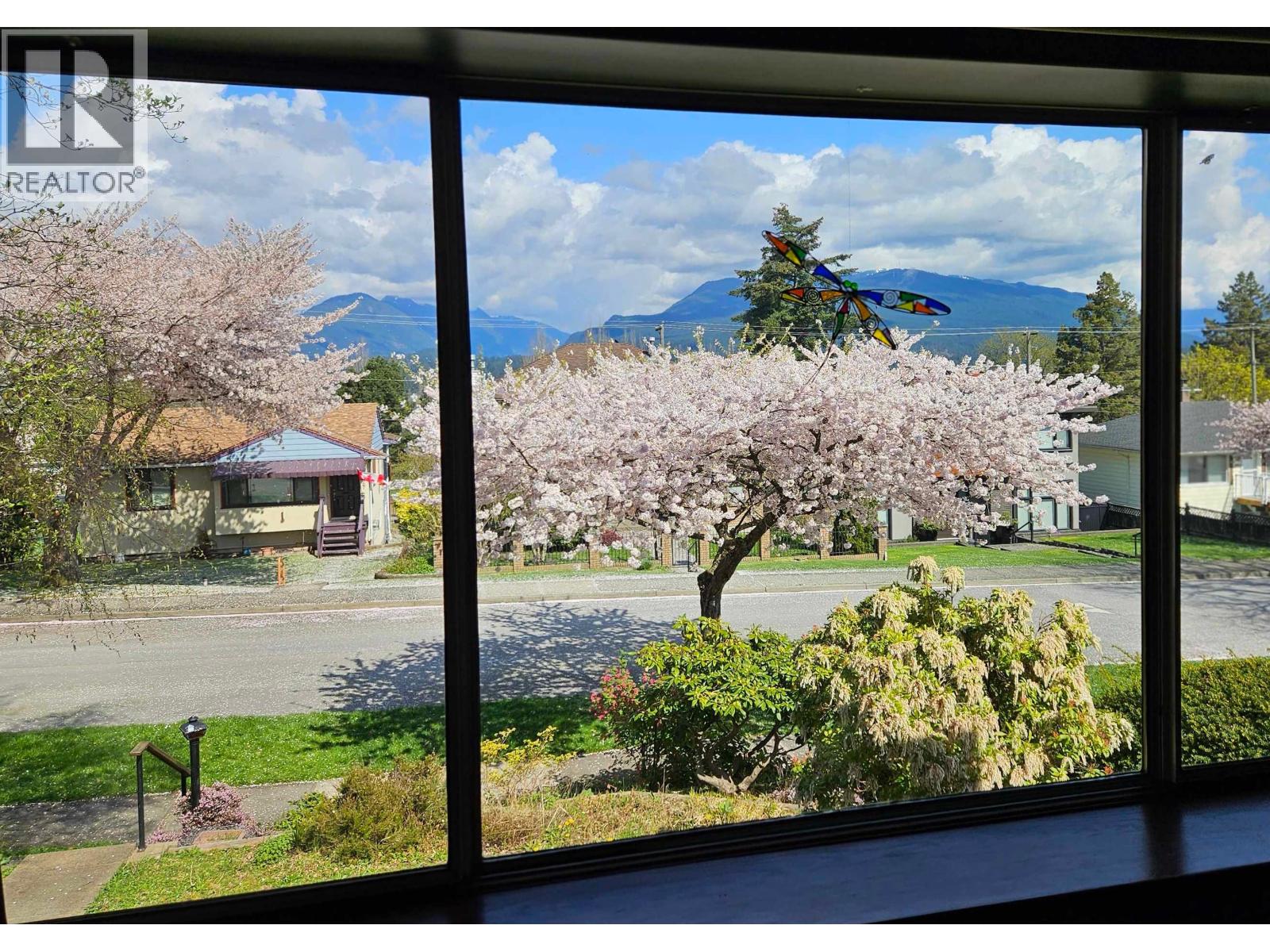 Photo 1 of 4362 Cambridge Street, Burnaby BC