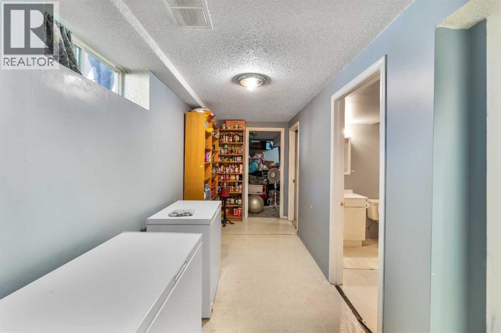 Photo 14 of 7304 36 Avenue Nw, Calgary AB