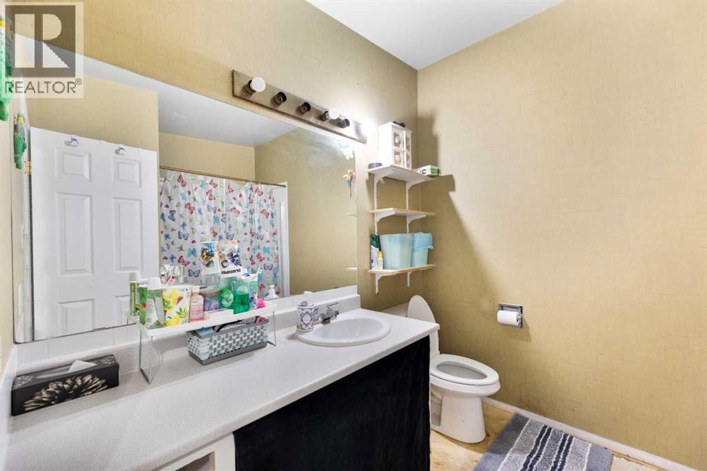Photo 12 of 7304 36 Avenue Nw, Calgary AB