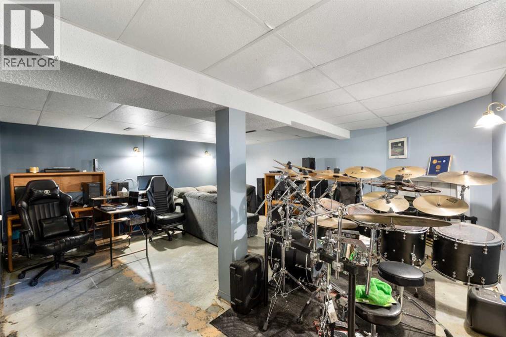 Photo 15 of 7304 36 Avenue Nw, Calgary AB