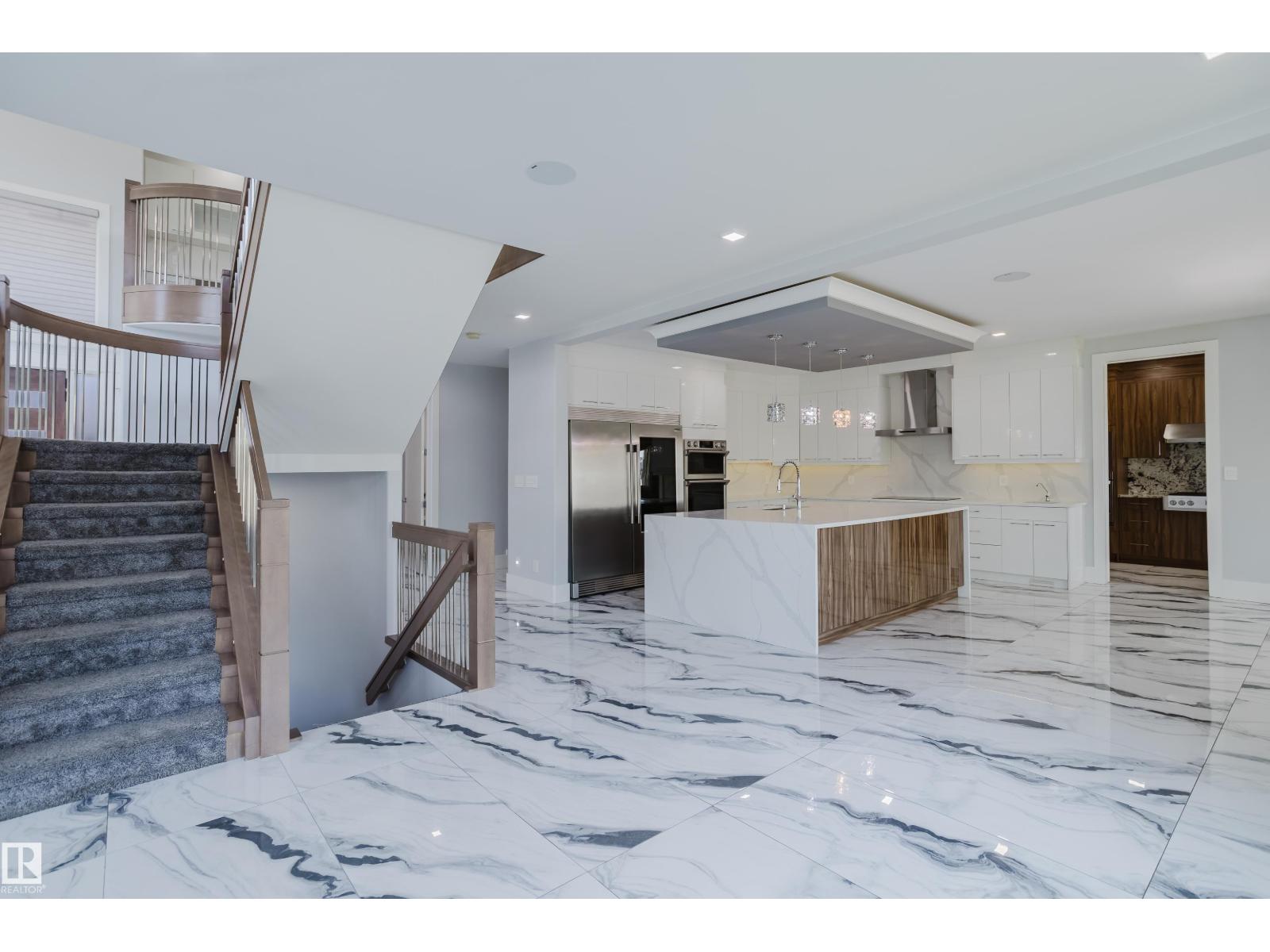 Photo 10 of 1440 25 St Nw, Edmonton AB