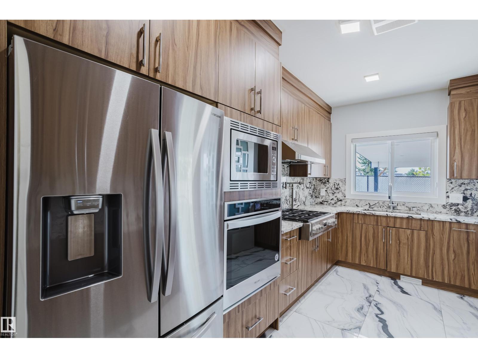 Photo 19 of 1440 25 St Nw, Edmonton AB