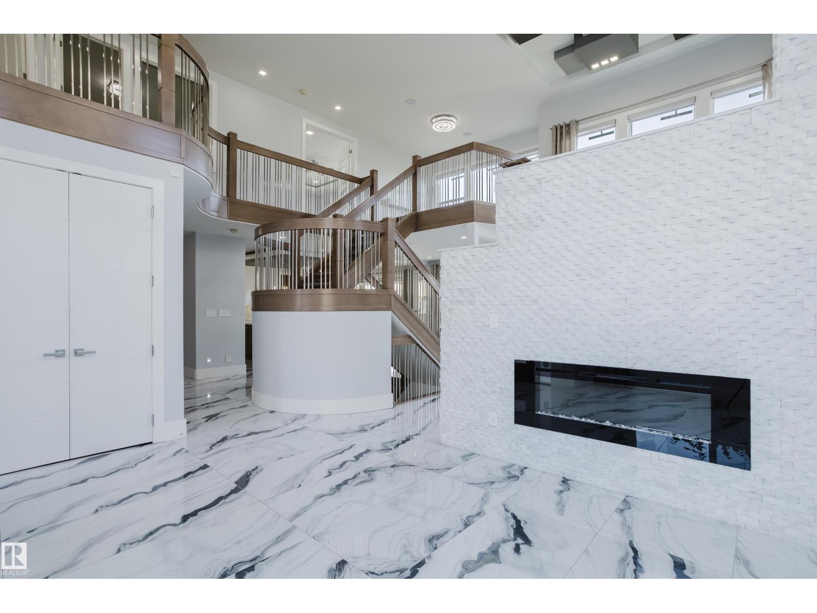 Photo 3 of 1440 25 St Nw, Edmonton AB