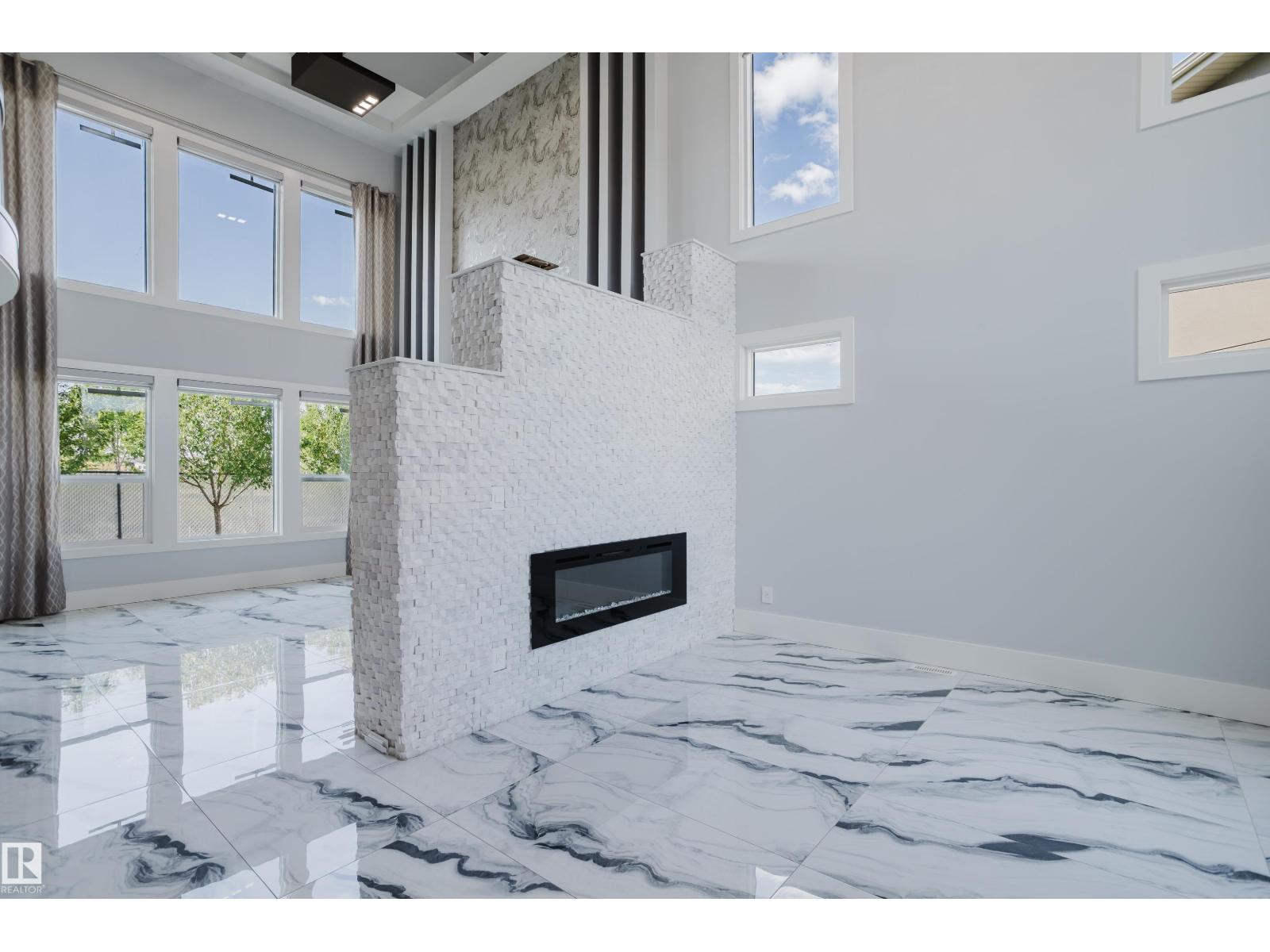 Photo 4 of 1440 25 St Nw, Edmonton AB