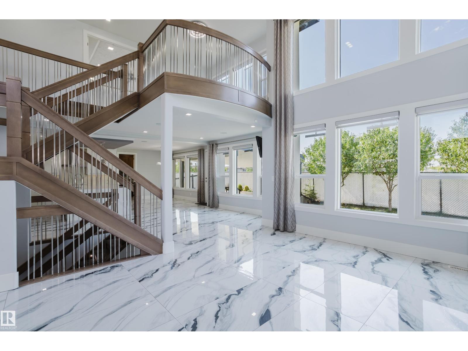 Photo 8 of 1440 25 St Nw, Edmonton AB