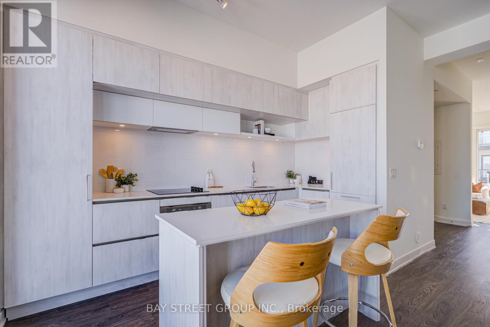 Photo 12 of 602 7 Steckley House Lane, Richmond Hill ON