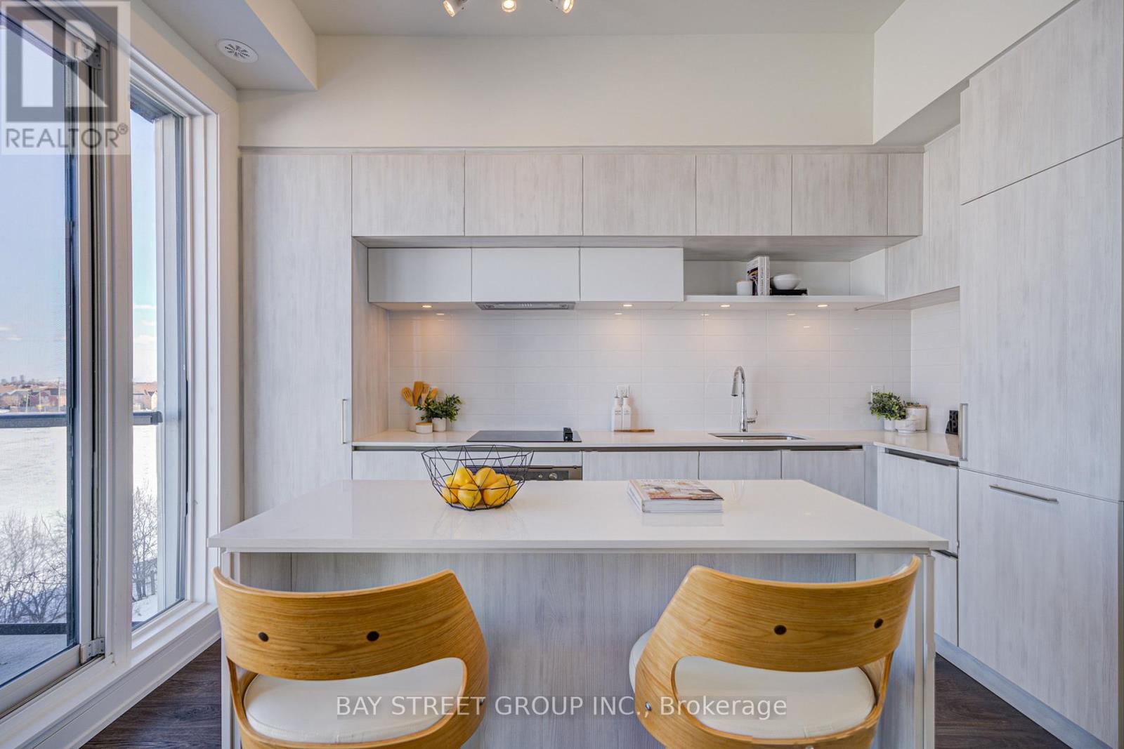 Photo 13 of 602 7 Steckley House Lane, Richmond Hill ON