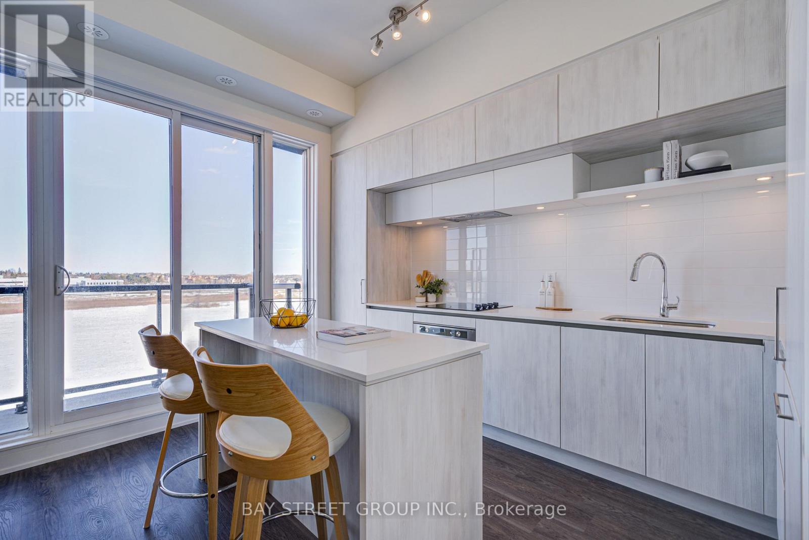 Photo 14 of 602 7 Steckley House Lane, Richmond Hill ON