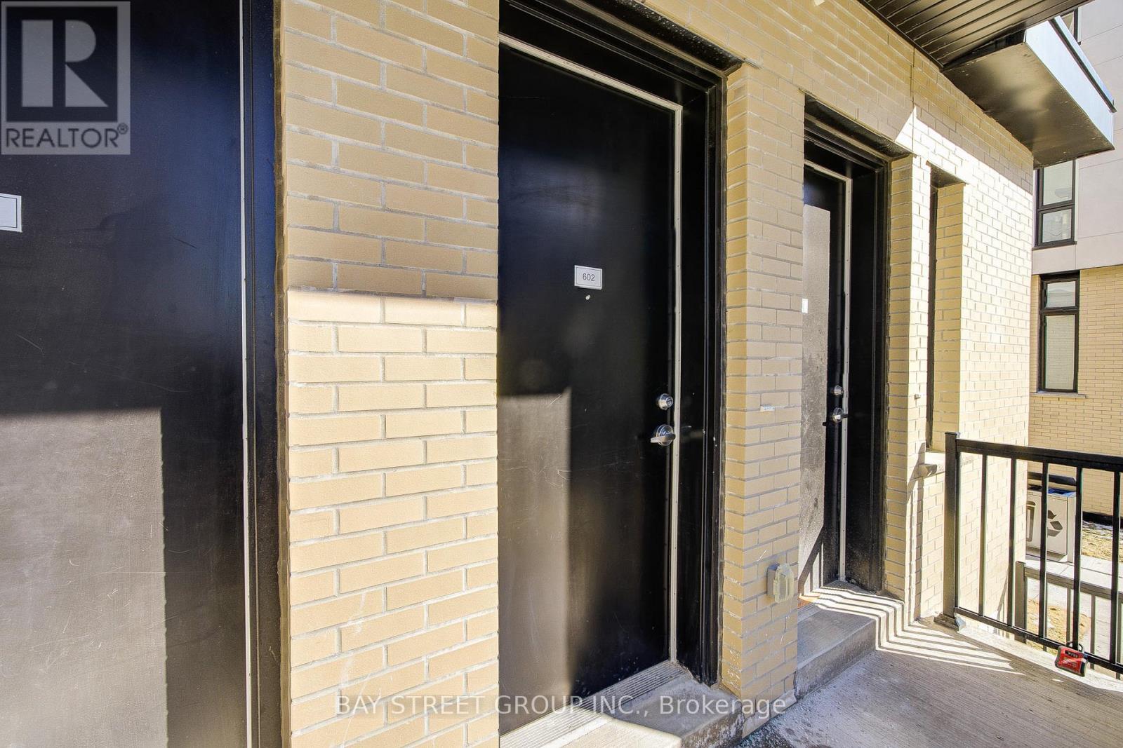 Photo 2 of 602 7 Steckley House Lane, Richmond Hill ON