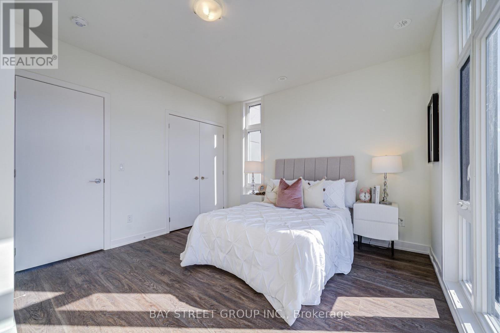 Photo 27 of 602 7 Steckley House Lane, Richmond Hill ON