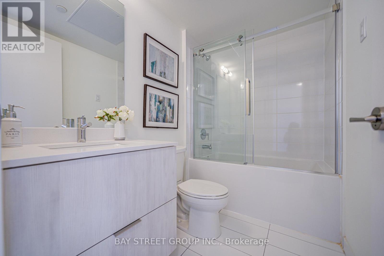 Photo 29 of 602 7 Steckley House Lane, Richmond Hill ON
