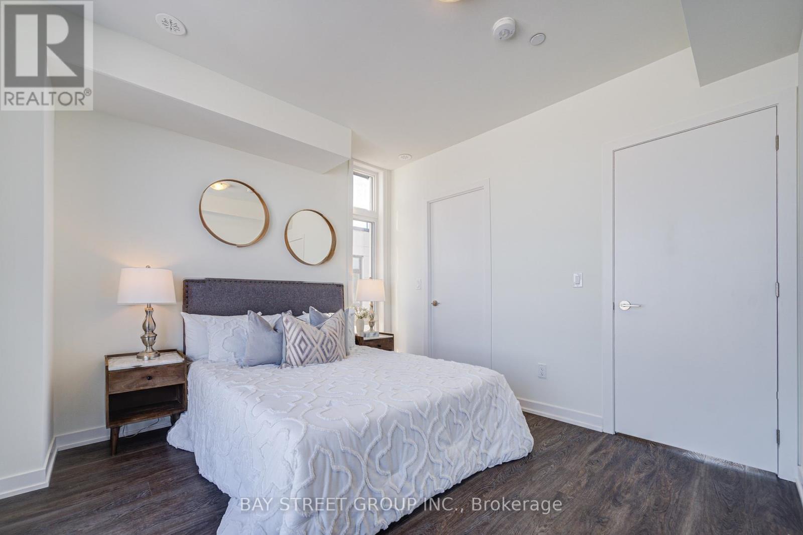 Photo 31 of 602 7 Steckley House Lane, Richmond Hill ON