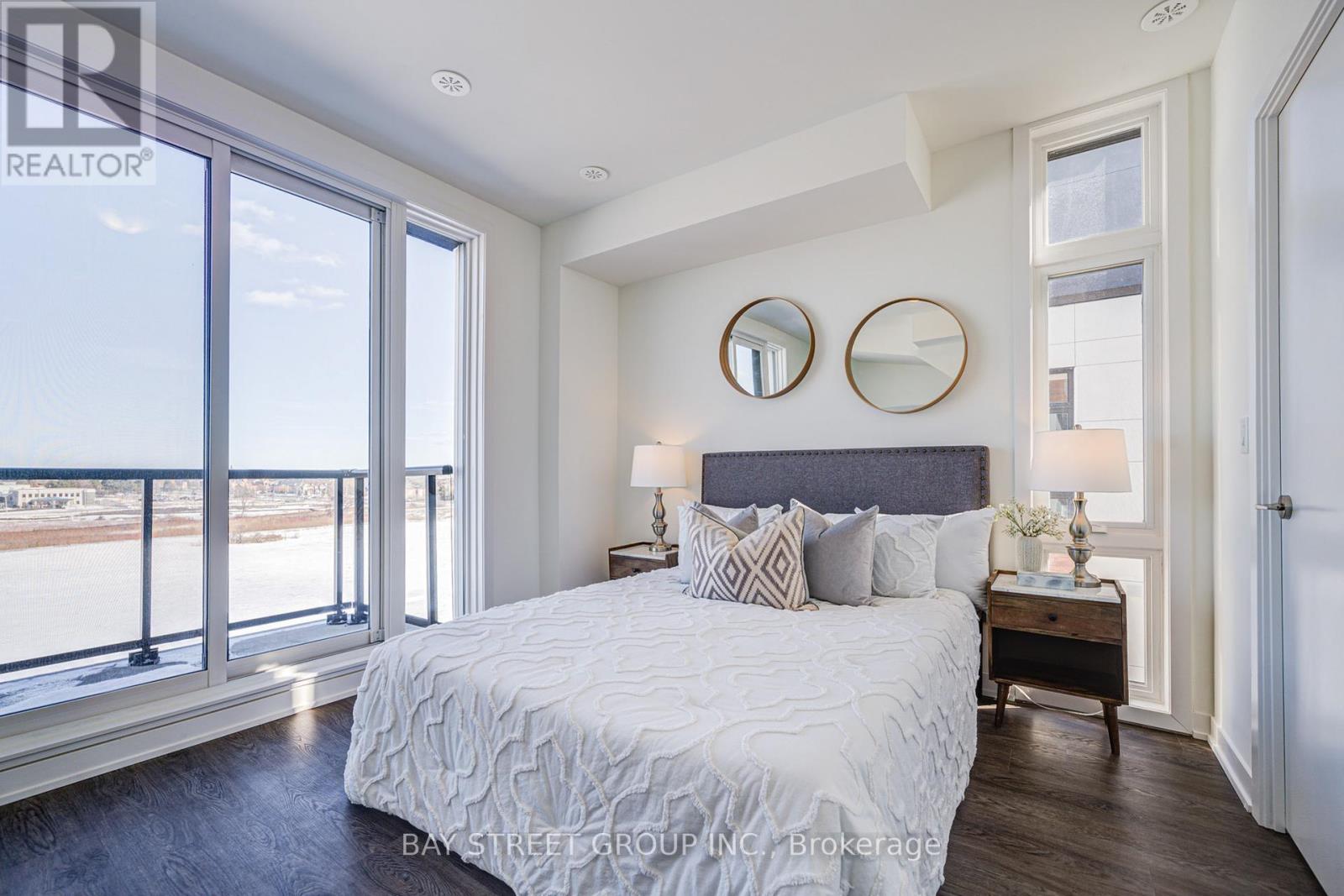 Photo 33 of 602 7 Steckley House Lane, Richmond Hill ON