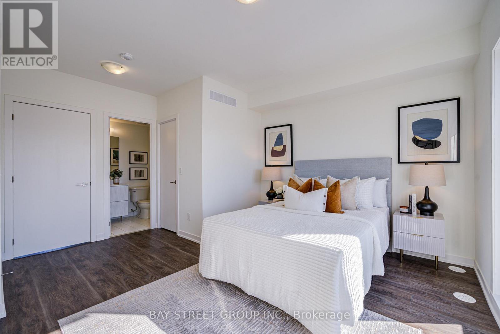 Photo 42 of 602 7 Steckley House Lane, Richmond Hill ON