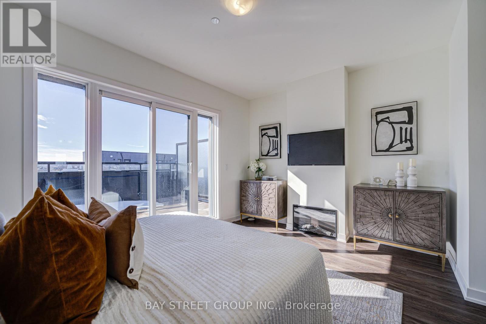 Photo 43 of 602 7 Steckley House Lane, Richmond Hill ON