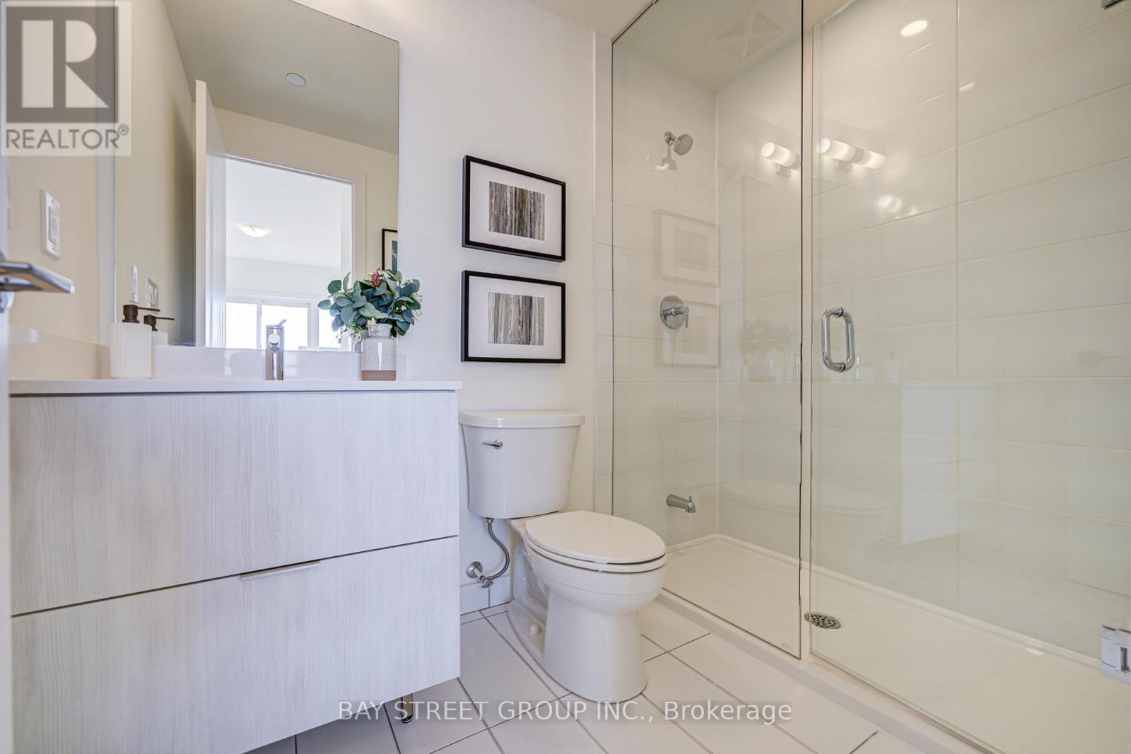 Photo 45 of 602 7 Steckley House Lane, Richmond Hill ON