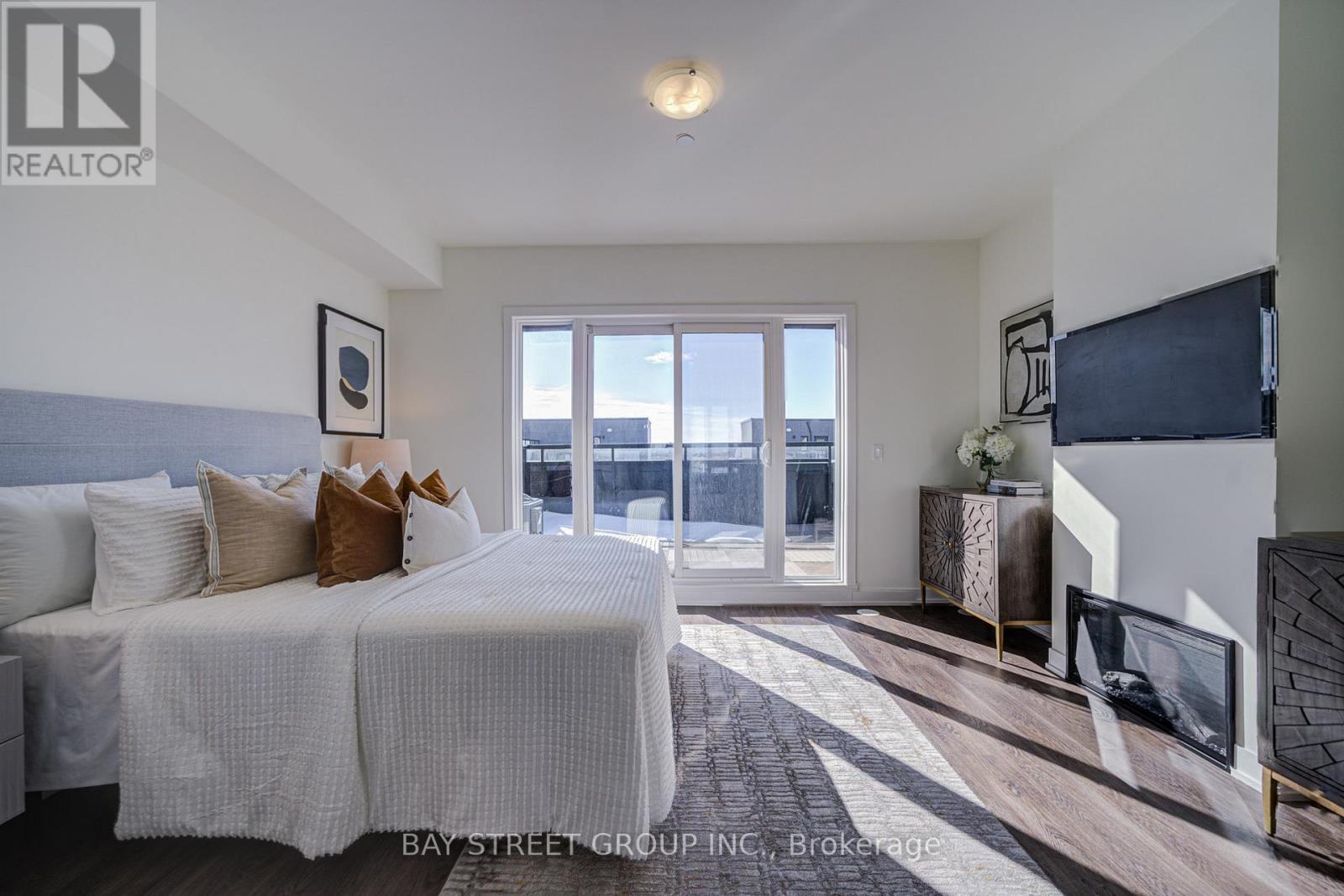 Photo 47 of 602 7 Steckley House Lane, Richmond Hill ON