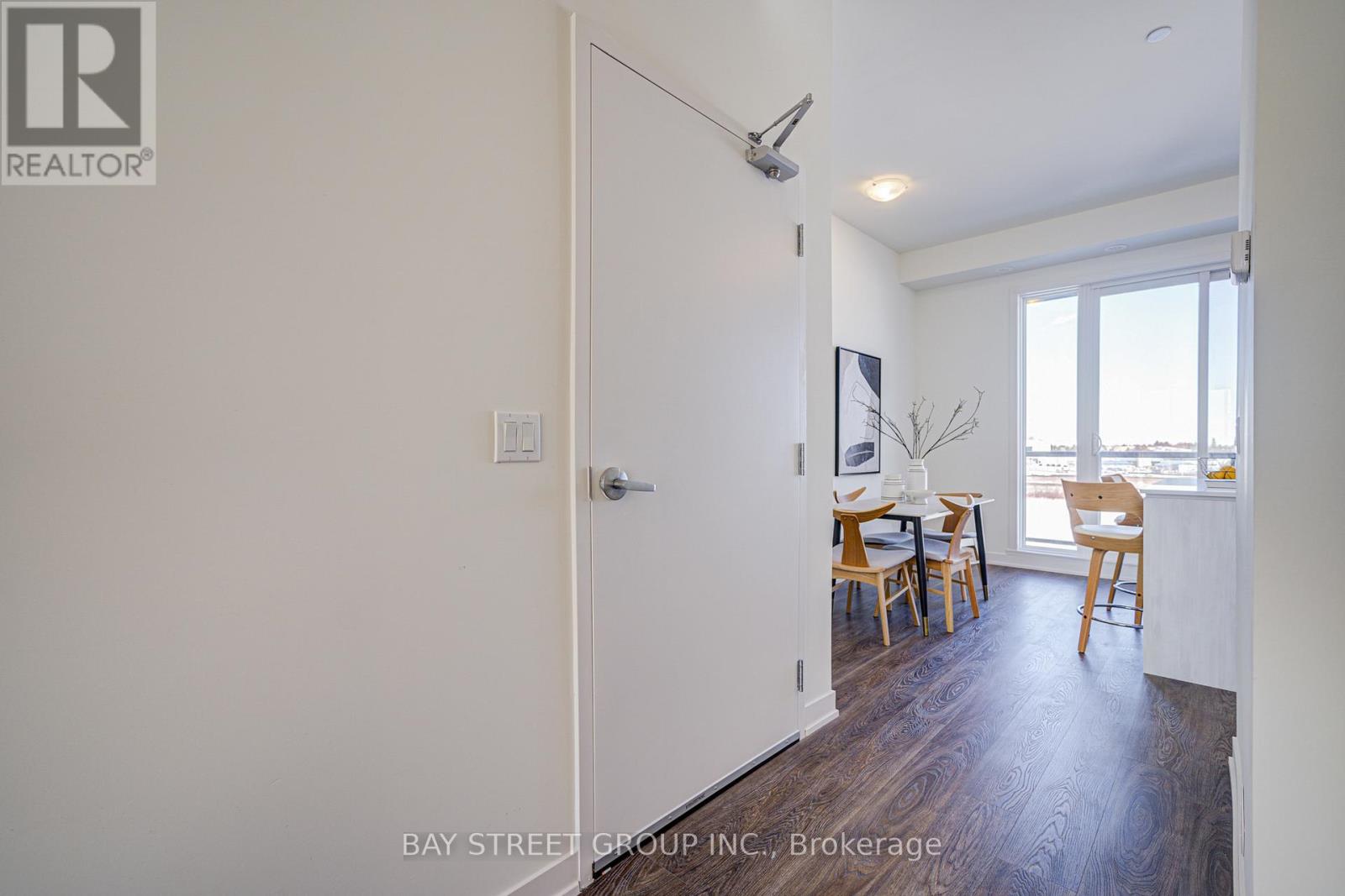 Photo 5 of 602 7 Steckley House Lane, Richmond Hill ON