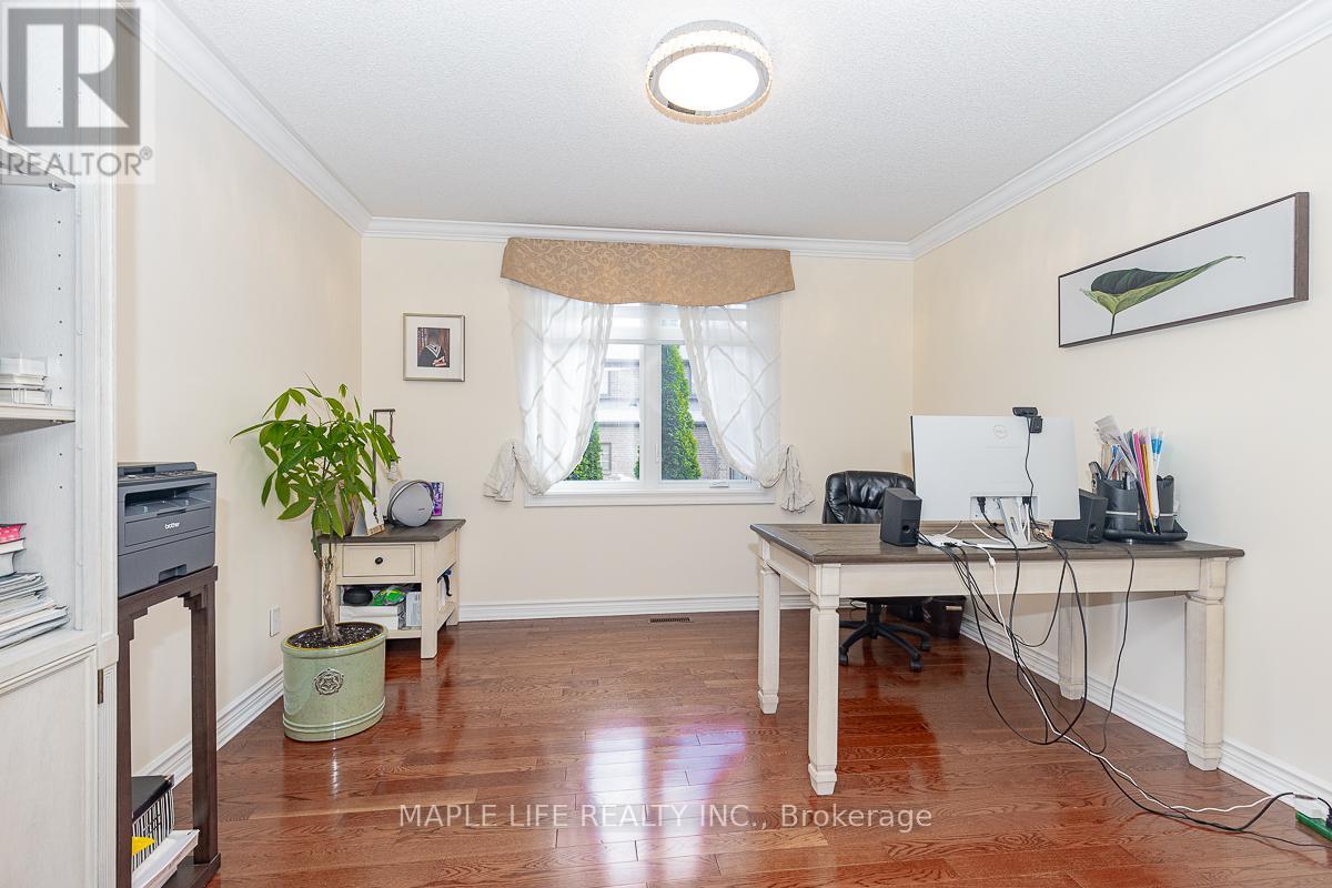 Photo 12 of 1 Elderwood Drive, Richmond Hill ON