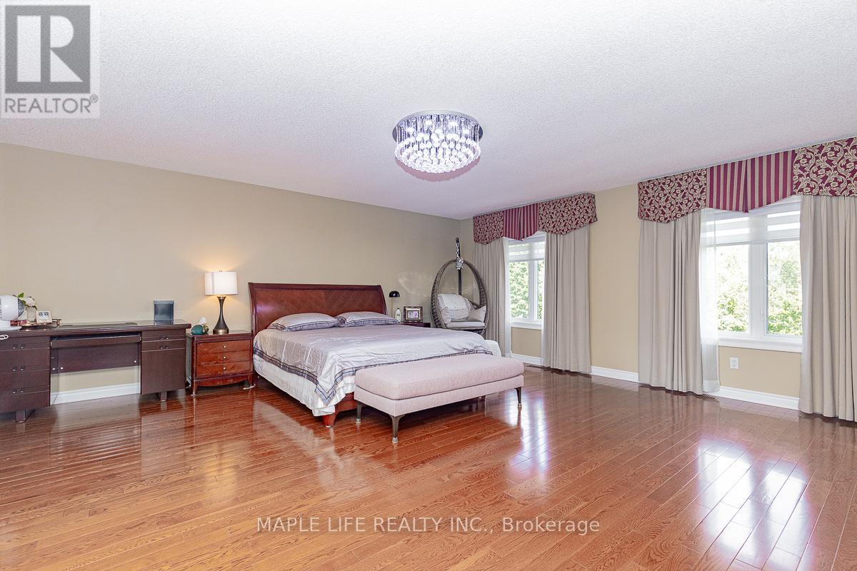 Photo 13 of 1 Elderwood Drive, Richmond Hill ON