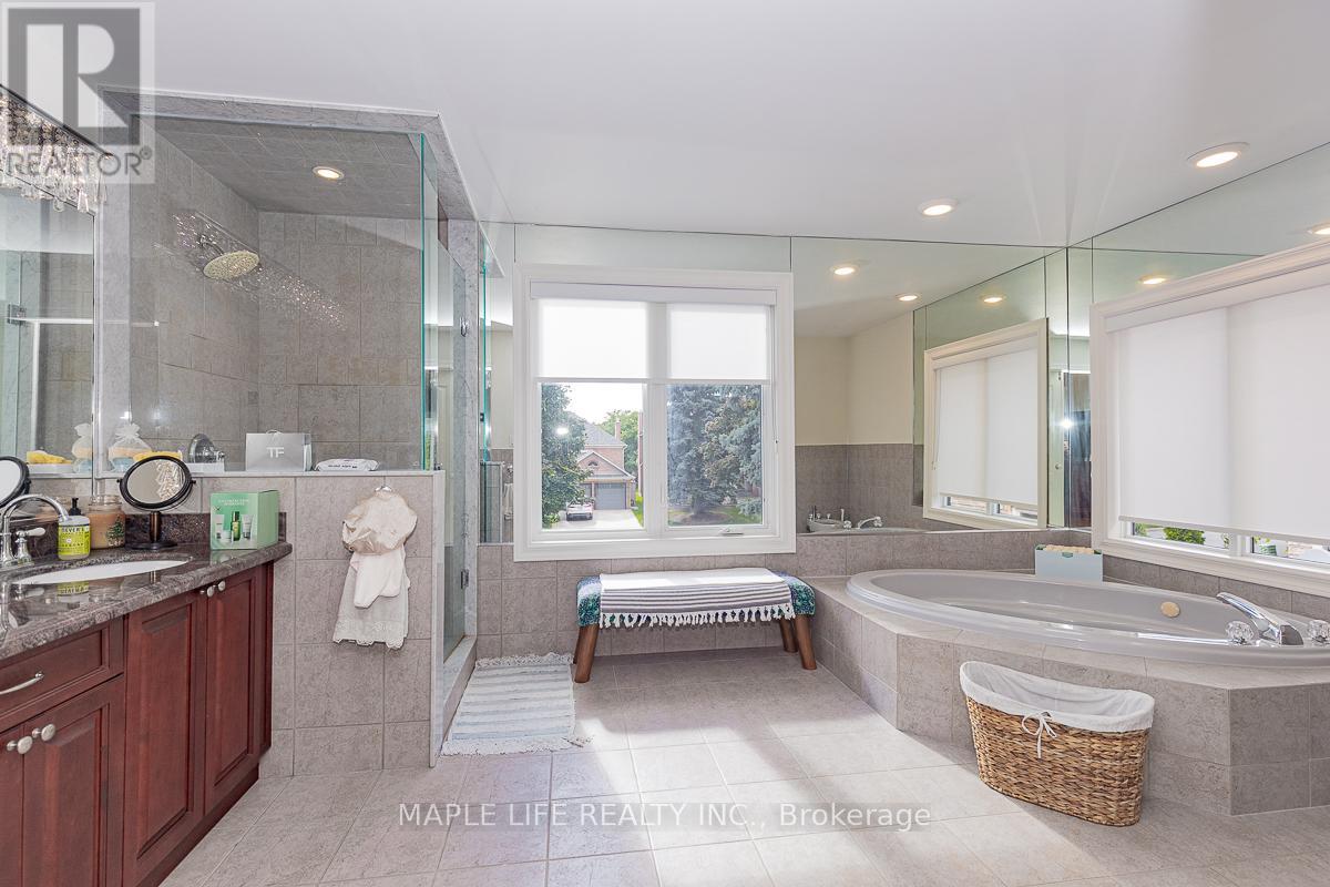 Photo 14 of 1 Elderwood Drive, Richmond Hill ON