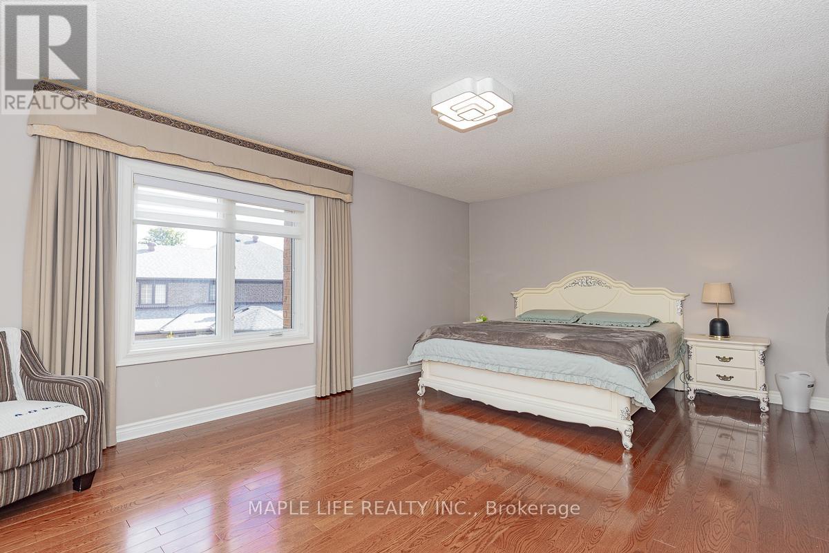 Photo 15 of 1 Elderwood Drive, Richmond Hill ON