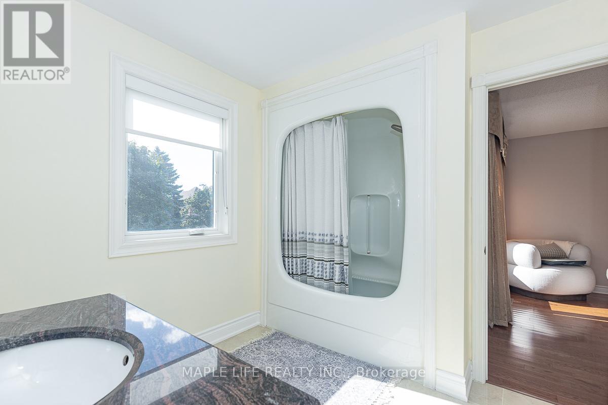 Photo 16 of 1 Elderwood Drive, Richmond Hill ON