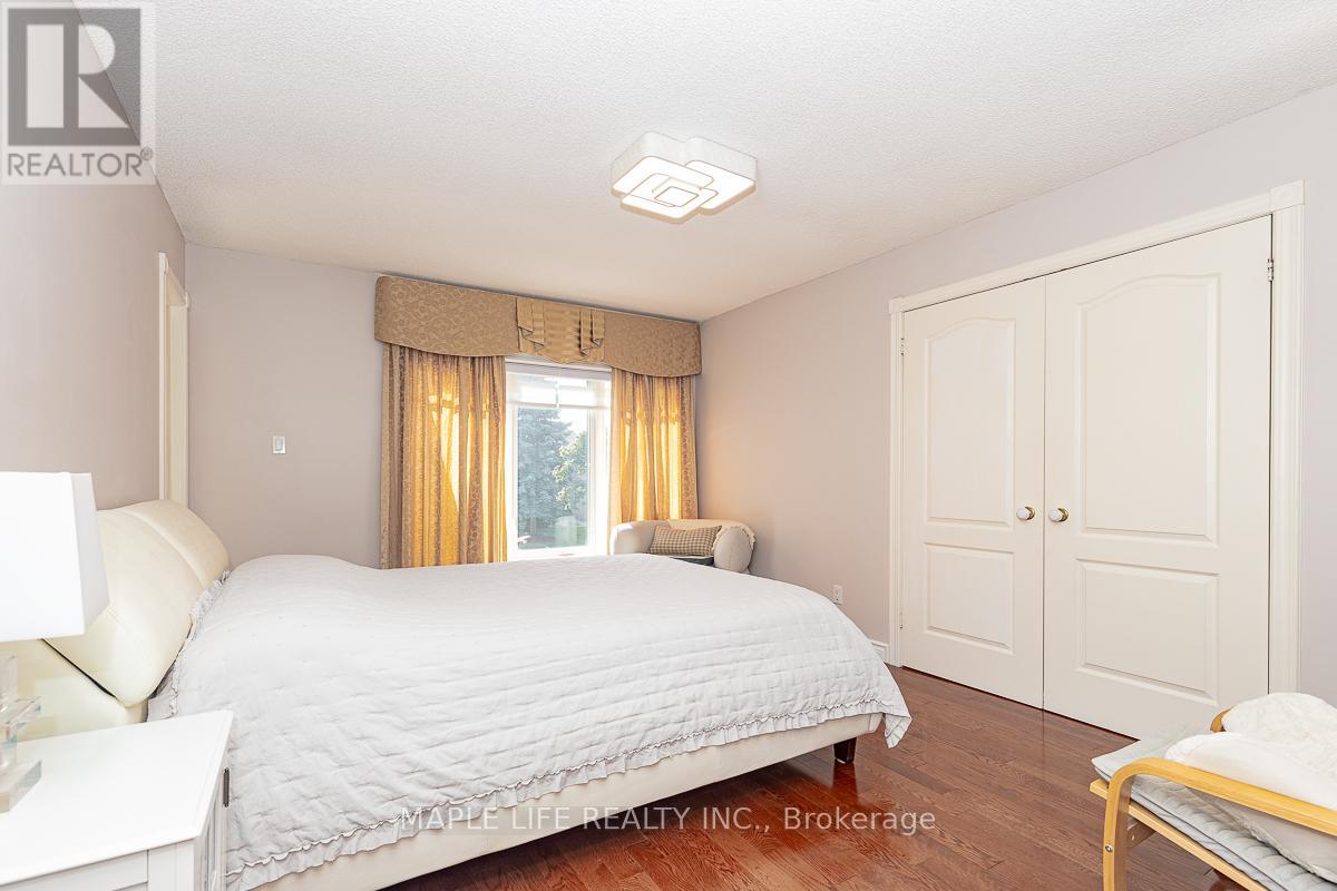 Photo 18 of 1 Elderwood Drive, Richmond Hill ON